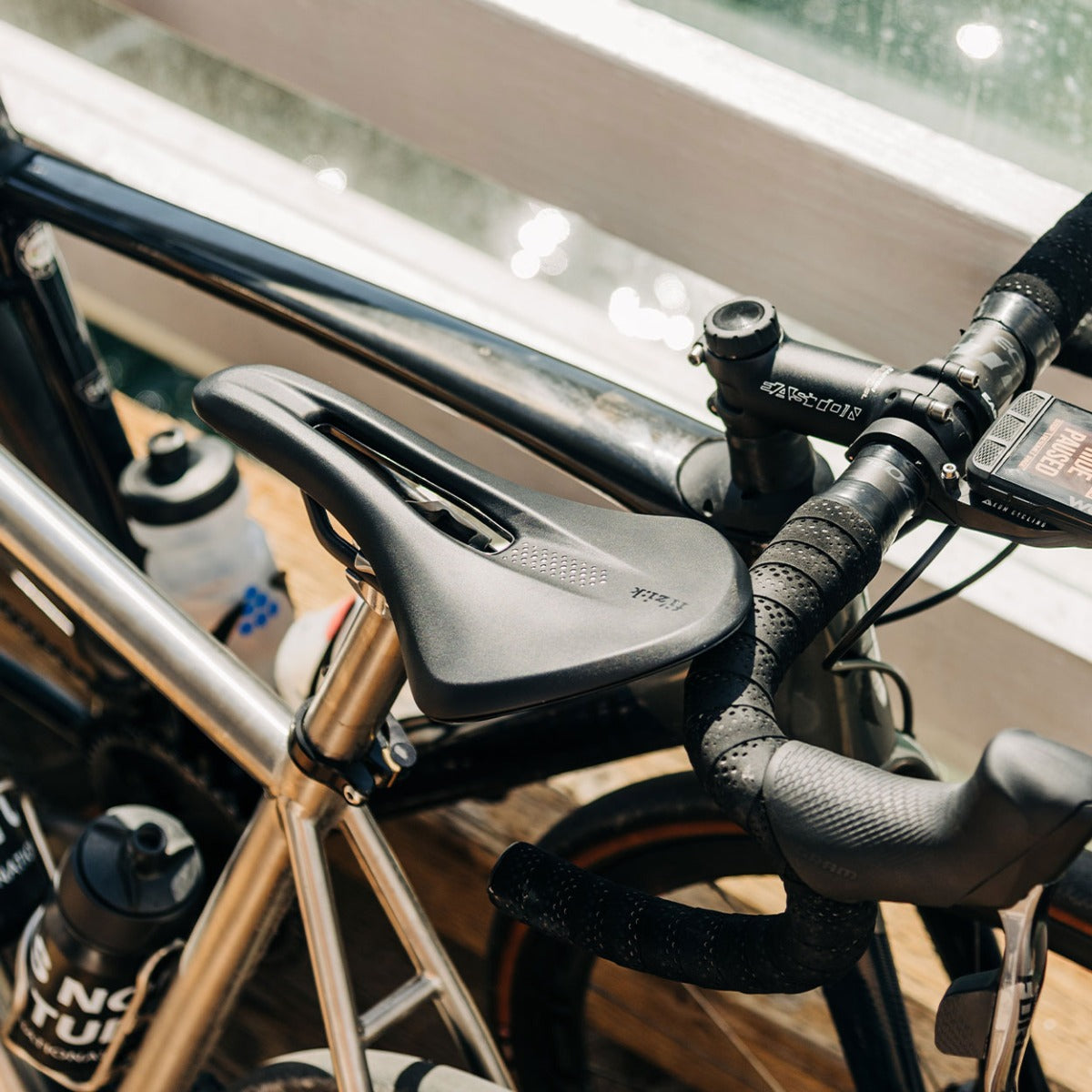 Lightweight cycling carbon Saddle - Aliante R3 - Fizik – Fizik UK